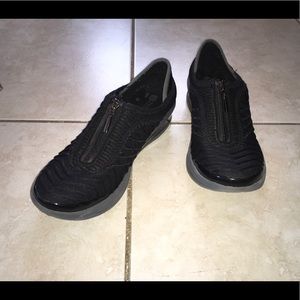 Bzee’s “Fancy” EUC  Retail $70.00